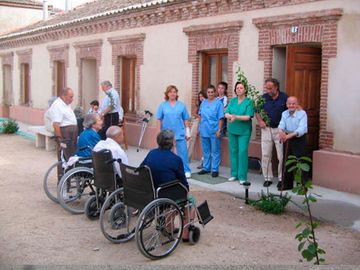Residencia Sergeco enfermeras con ancianos